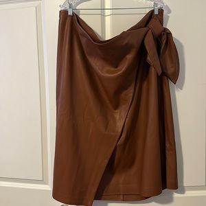 ELOQUII BEAUTIFUL FAUX LEATHER SKIRT NEVER WORN FAUX WRAP SKIRT SIZE 26W